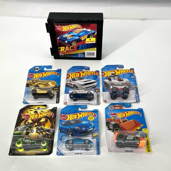 Hot Wheels Other - Hot wheels lot of 6 cars and case